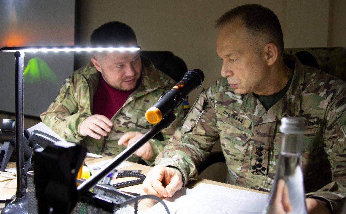 ЗСУ змагаються з окупантами за трьома напрямками, - Сирський